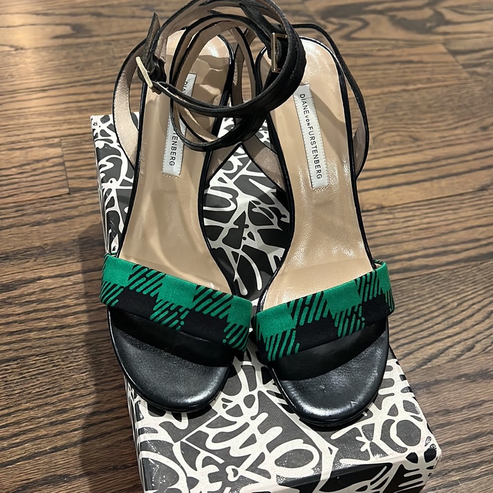 DVF Heels - super unique! - Picture 3 of 5
